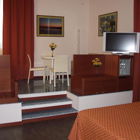 Hotel Mareschi Palace โนวารา ภายนอก รูปภาพ