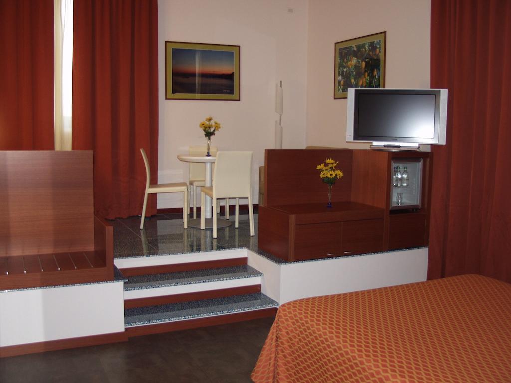 Hotel Mareschi Palace โนวารา ภายนอก รูปภาพ